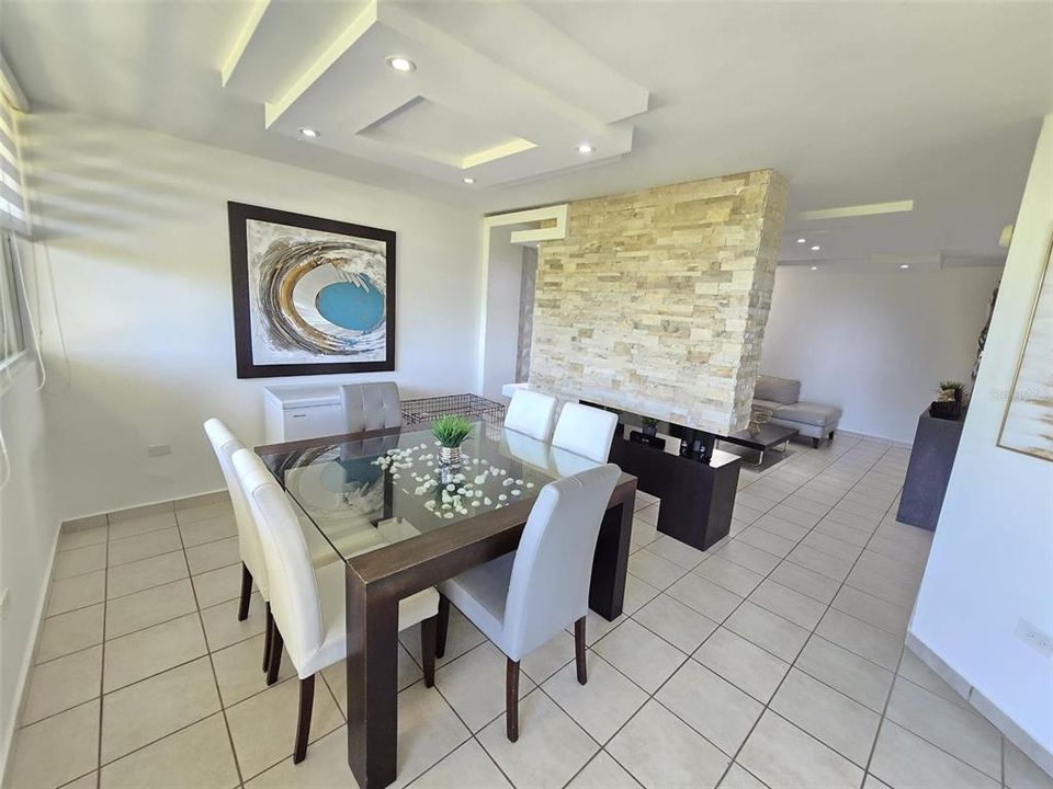 For Sale: $449,900 (3 beds, 2 baths, 1402 Square Feet)