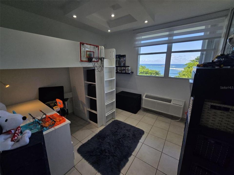 For Sale: $449,900 (3 beds, 2 baths, 1402 Square Feet)