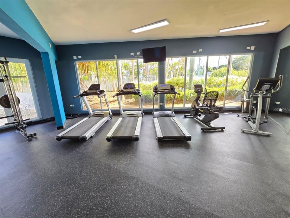 For Sale: $449,900 (3 beds, 2 baths, 1402 Square Feet)