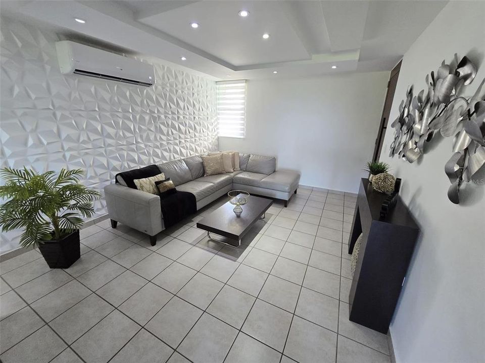 For Sale: $449,900 (3 beds, 2 baths, 1402 Square Feet)