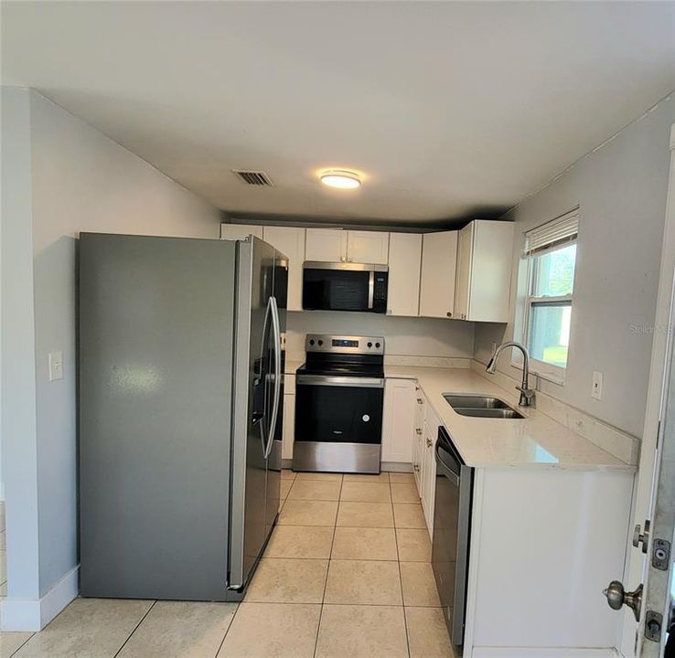 出租: $1,695 (3 贝兹, 2 浴室, 1014 平方英尺)