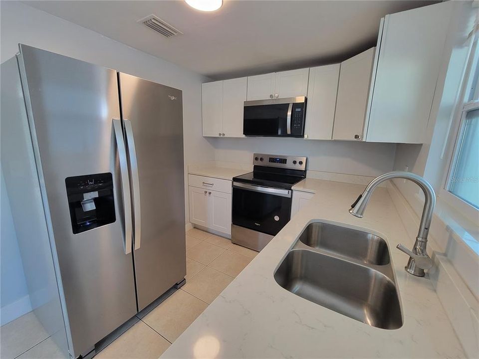 出租: $1,695 (3 贝兹, 2 浴室, 1014 平方英尺)