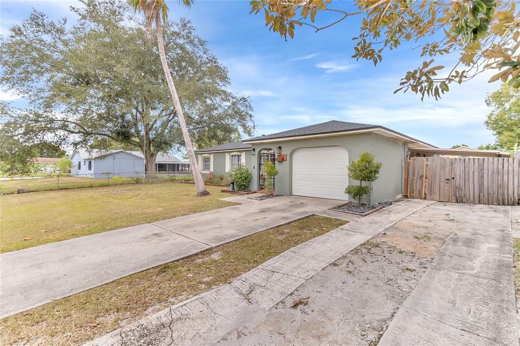 For Sale: $450,000 (4 beds, 2 baths, 1268 Square Feet)