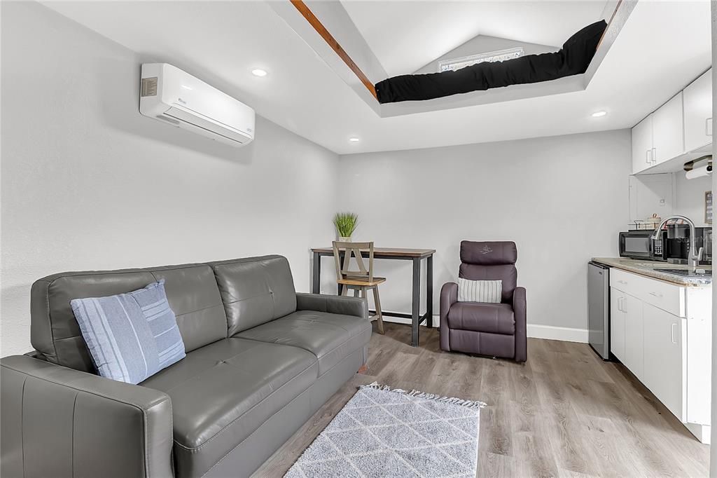 For Sale: $450,000 (4 beds, 2 baths, 1268 Square Feet)