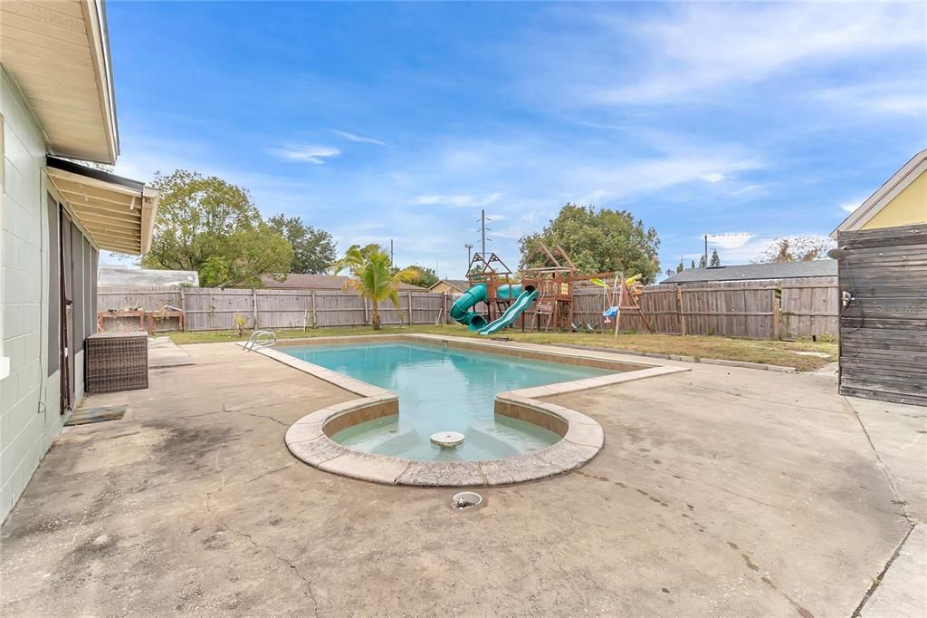 For Sale: $450,000 (4 beds, 2 baths, 1268 Square Feet)