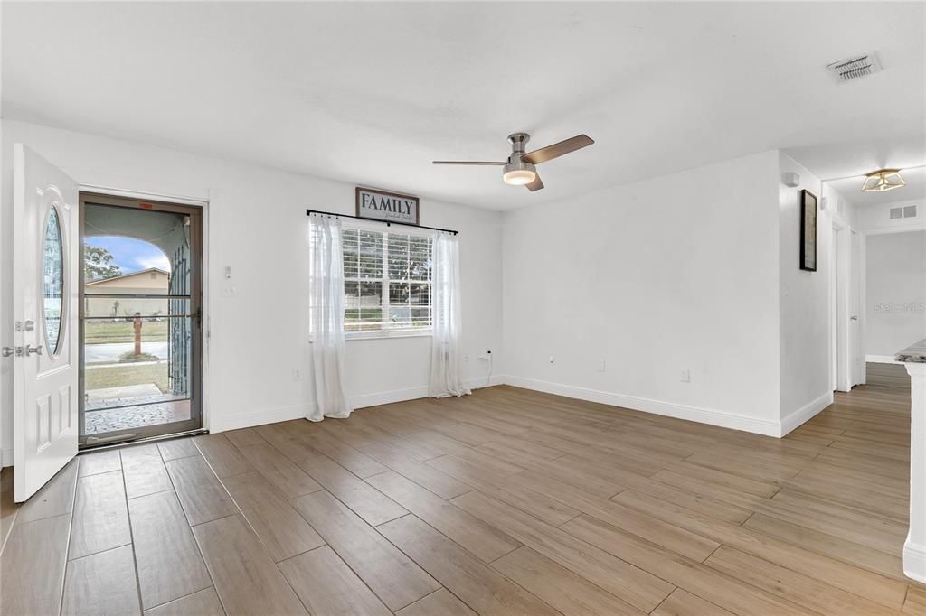 For Sale: $450,000 (4 beds, 2 baths, 1268 Square Feet)