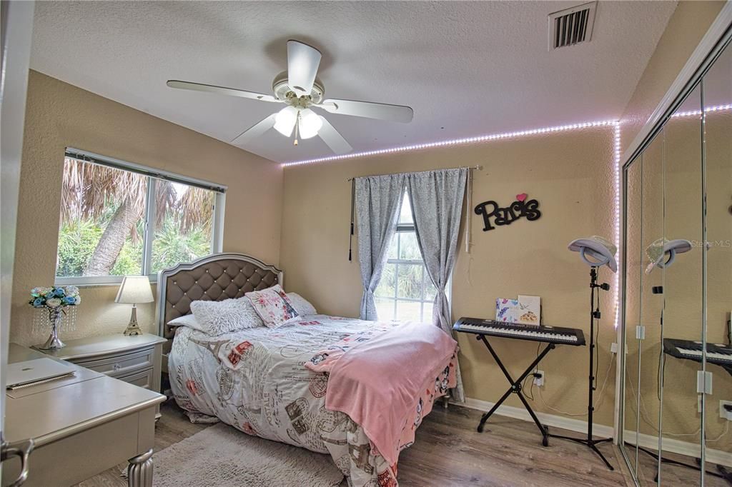 En Venta: $275,000 (3 camas, 2 baños, 1233 Pies cuadrados)