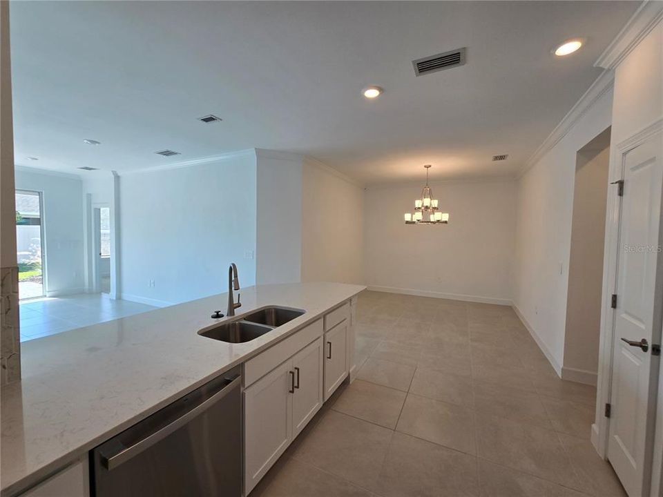 For Sale: $260,900 (2 beds, 2 baths, 1515 Square Feet)