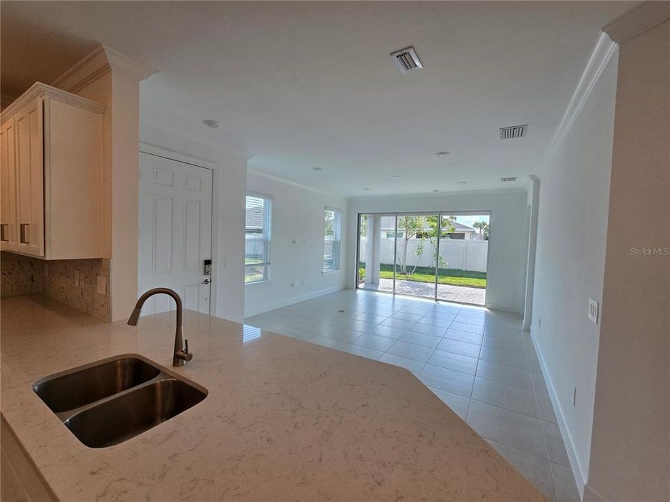 For Sale: $260,900 (2 beds, 2 baths, 1515 Square Feet)