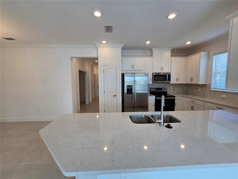 For Sale: $260,900 (2 beds, 2 baths, 1515 Square Feet)