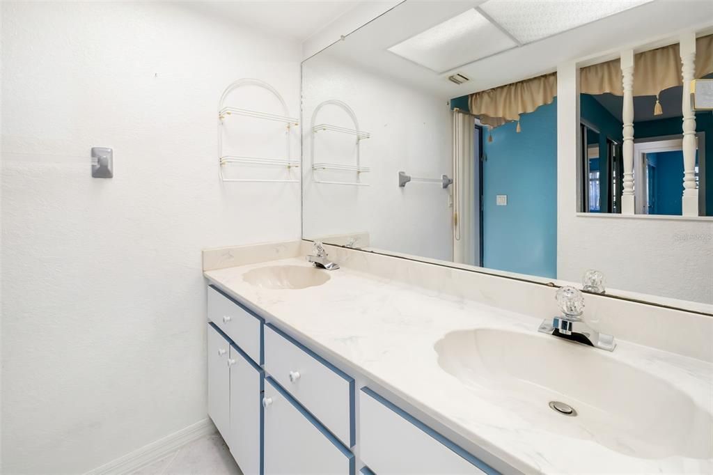 En Venta: $195,000 (2 camas, 2 baños, 1107 Pies cuadrados)