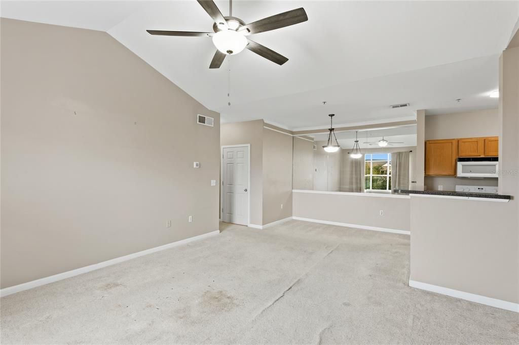 For Sale: $150,000 (2 beds, 2 baths, 1132 Square Feet)