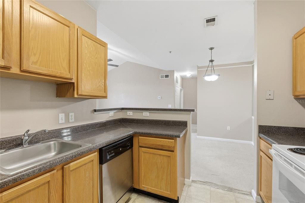 For Sale: $150,000 (2 beds, 2 baths, 1132 Square Feet)