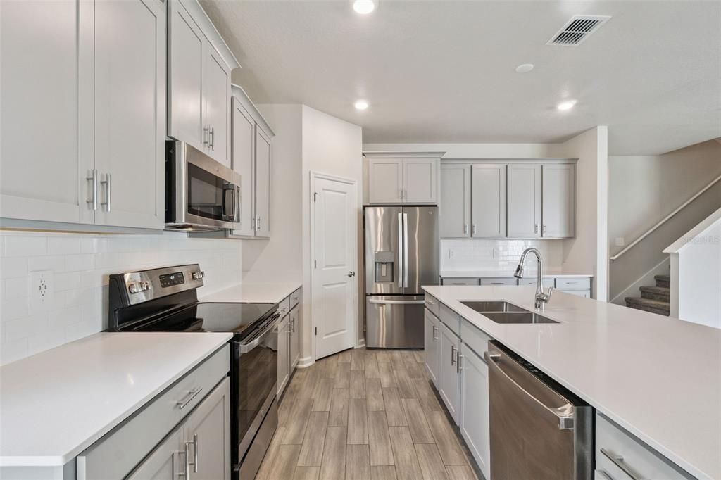 For Sale: $449,900 (6 beds, 3 baths, 2648 Square Feet)