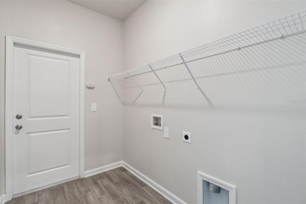 For Sale: $449,900 (6 beds, 3 baths, 2648 Square Feet)