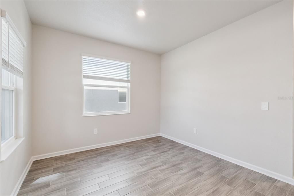 For Sale: $449,900 (6 beds, 3 baths, 2648 Square Feet)