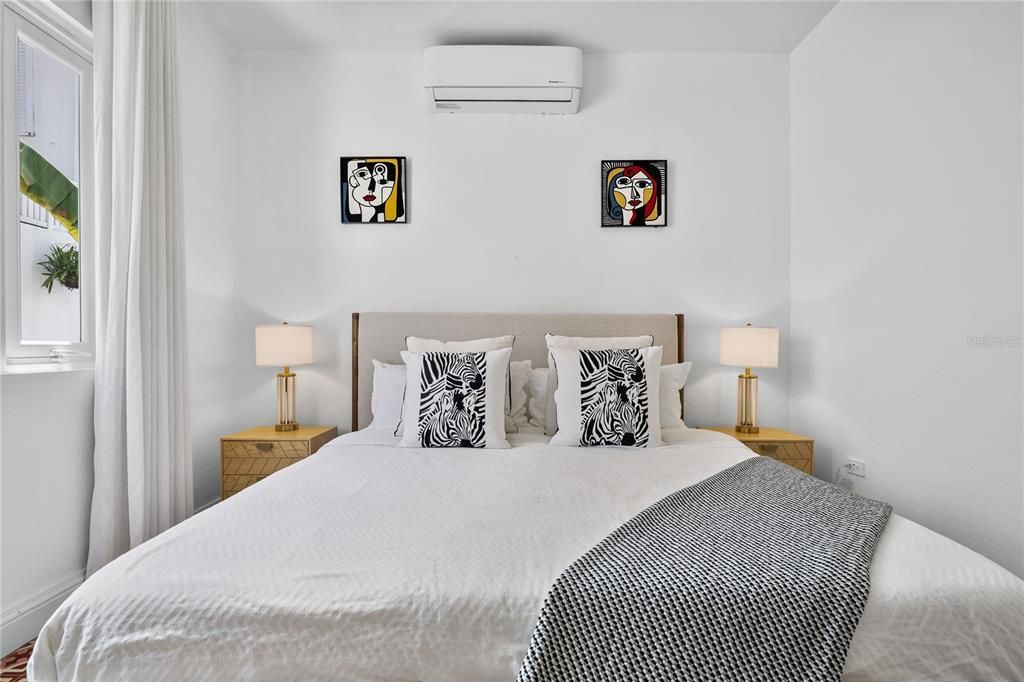 En Renta: $10,500 (4 camas, 3 baños, 2000 Pies cuadrados)