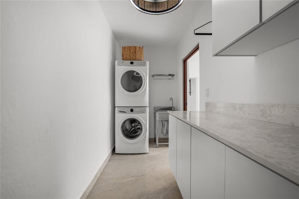 En Renta: $10,500 (4 camas, 3 baños, 2000 Pies cuadrados)