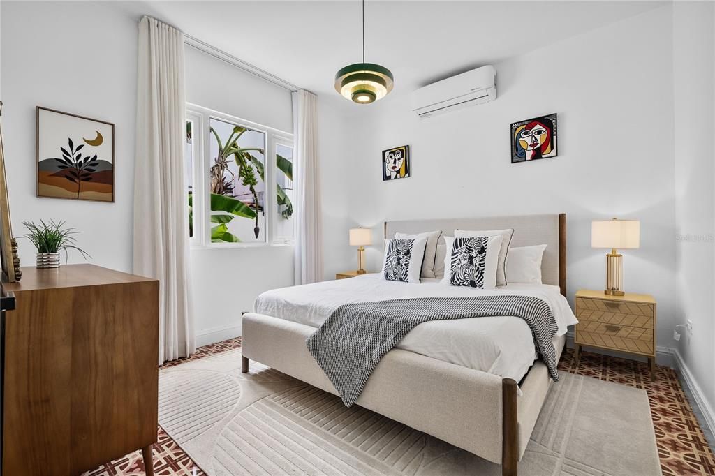 En Renta: $10,500 (4 camas, 3 baños, 2000 Pies cuadrados)