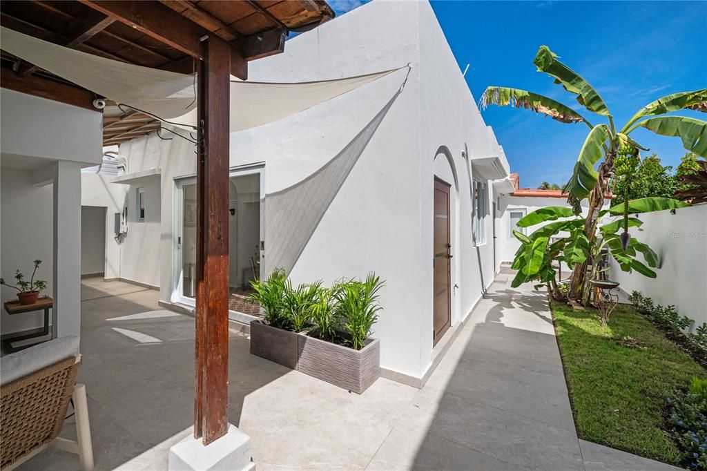 En Renta: $10,500 (4 camas, 3 baños, 2000 Pies cuadrados)