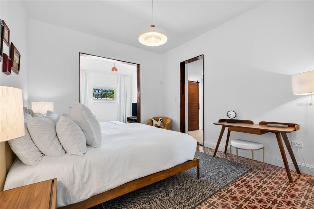 En Renta: $10,500 (4 camas, 3 baños, 2000 Pies cuadrados)