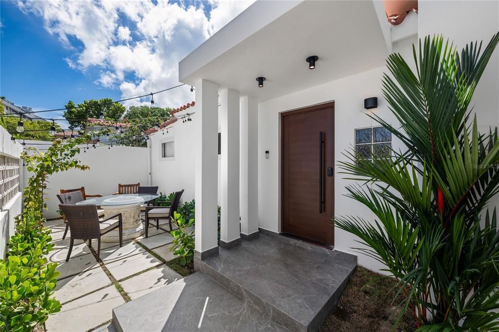 En Renta: $10,500 (4 camas, 3 baños, 2000 Pies cuadrados)