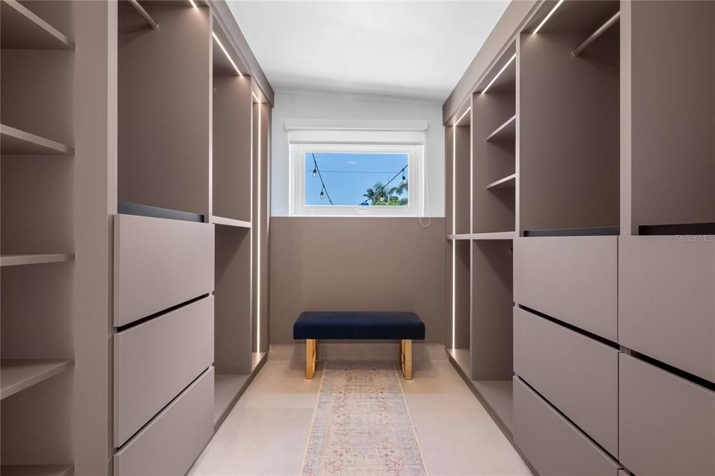 En Renta: $10,500 (4 camas, 3 baños, 2000 Pies cuadrados)