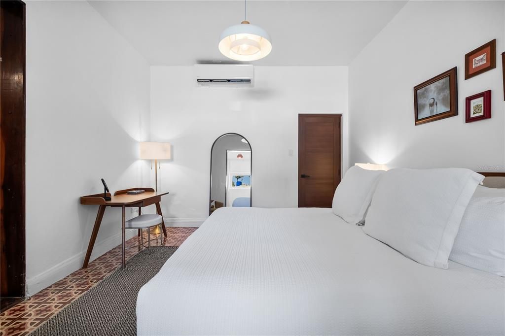 En Renta: $10,500 (4 camas, 3 baños, 2000 Pies cuadrados)