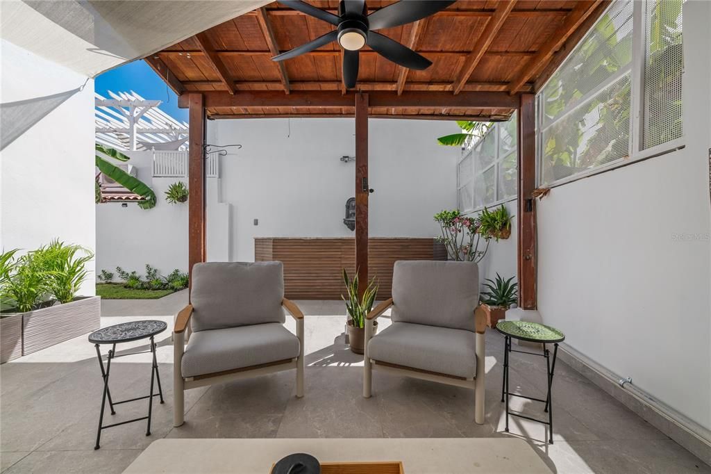 En Renta: $10,500 (4 camas, 3 baños, 2000 Pies cuadrados)