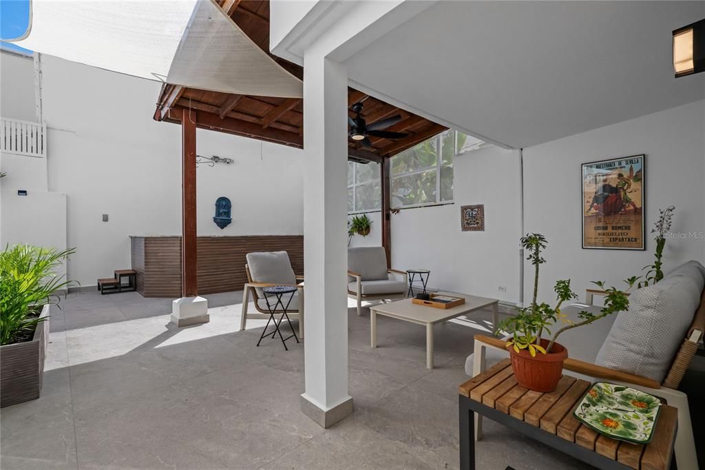 En Renta: $10,500 (4 camas, 3 baños, 2000 Pies cuadrados)