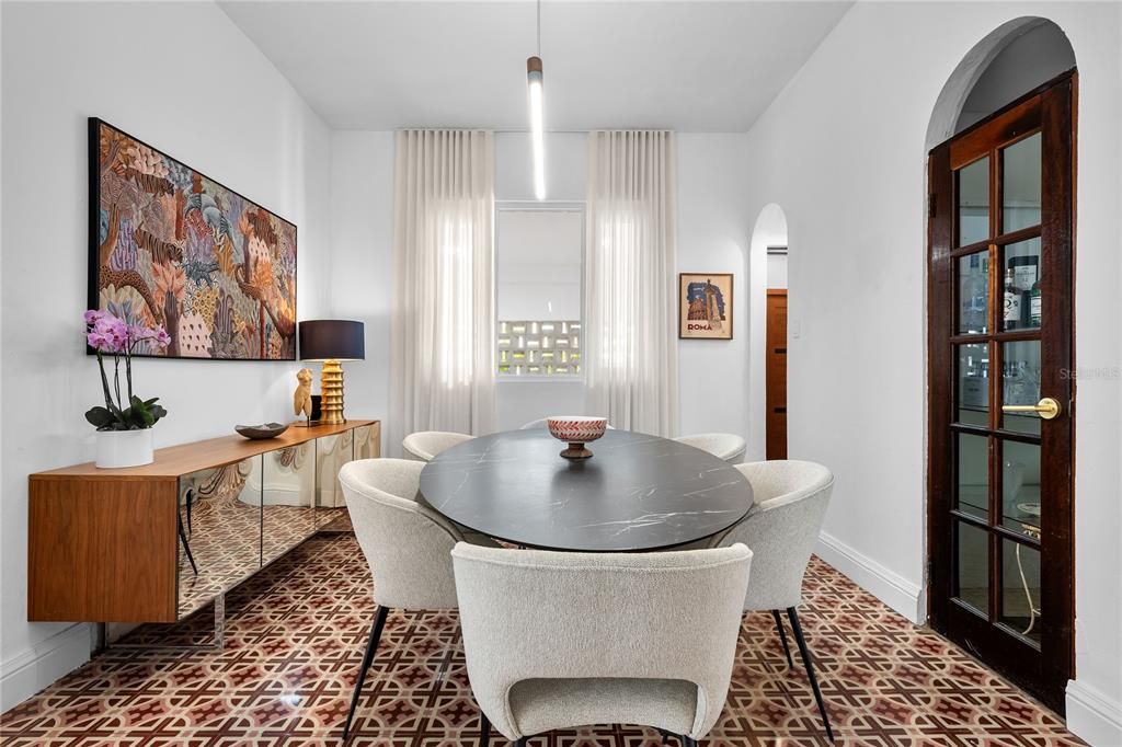 En Renta: $10,500 (4 camas, 3 baños, 2000 Pies cuadrados)