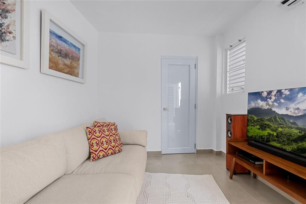 En Renta: $10,500 (4 camas, 3 baños, 2000 Pies cuadrados)