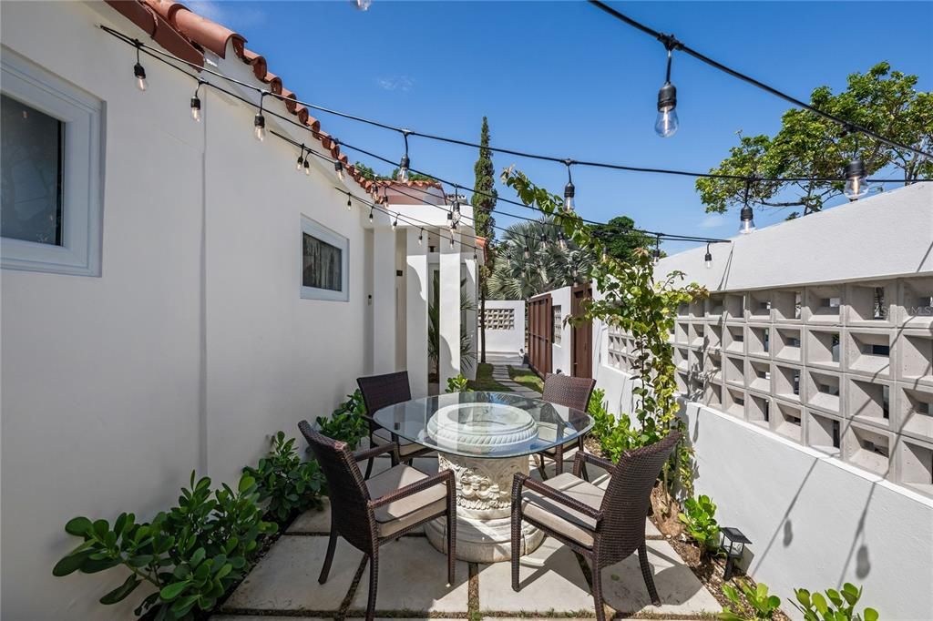 En Renta: $10,500 (4 camas, 3 baños, 2000 Pies cuadrados)