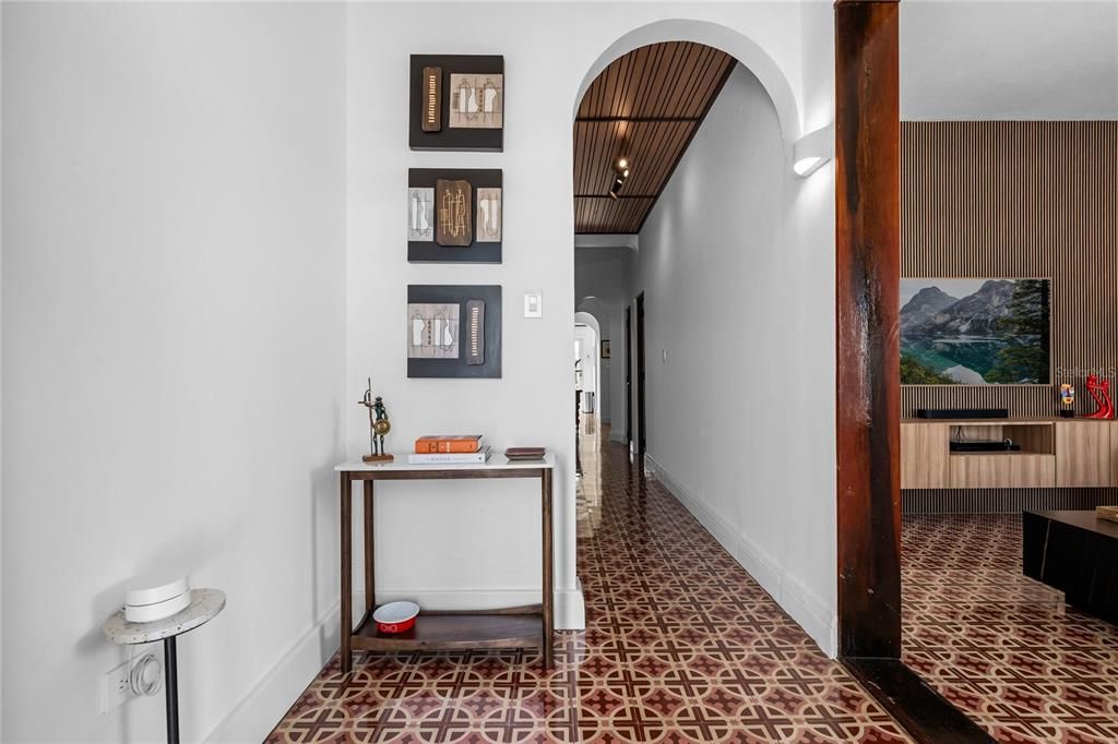 En Renta: $10,500 (4 camas, 3 baños, 2000 Pies cuadrados)