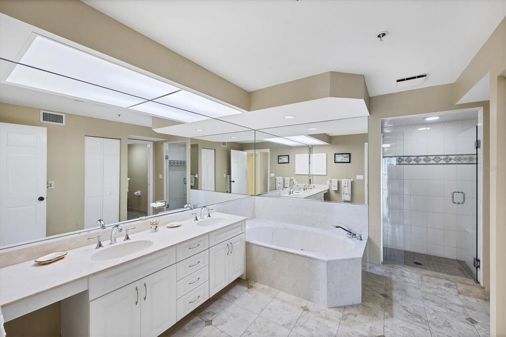 На продажу: $539,900 (2 спален, 2 ванн, 2148 Квадратных фут)