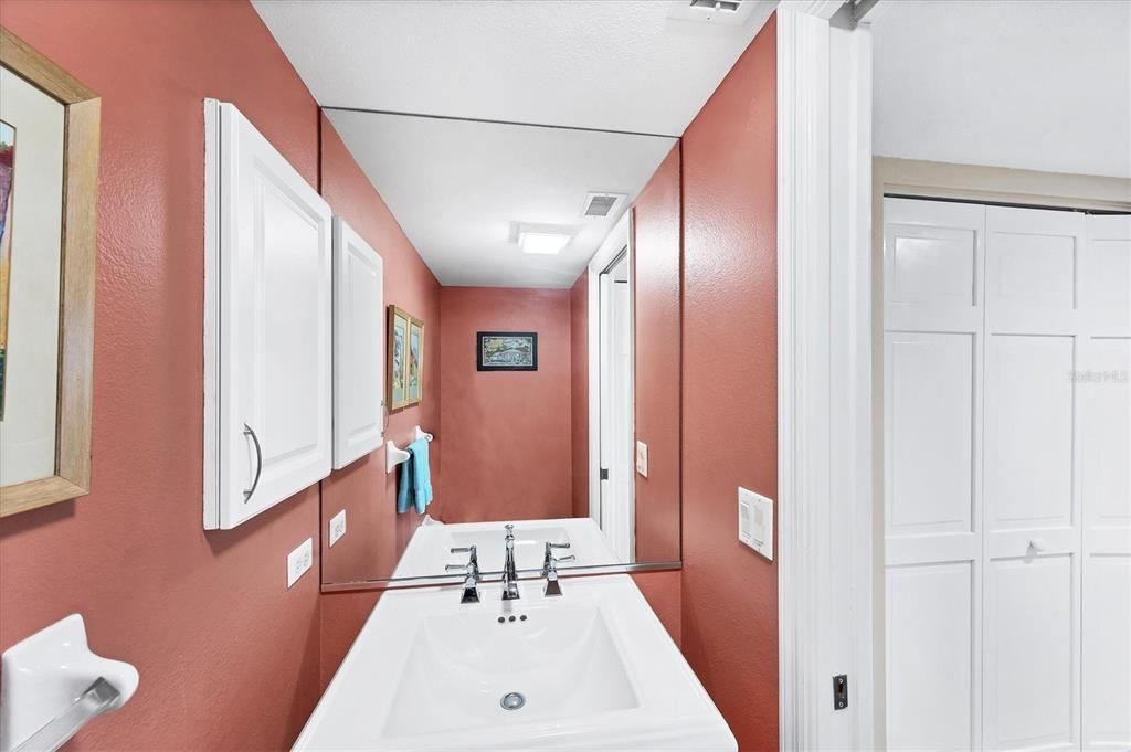 На продажу: $539,900 (2 спален, 2 ванн, 2148 Квадратных фут)