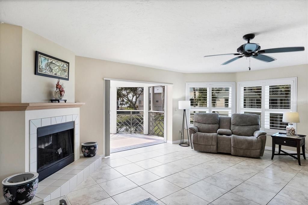 На продажу: $539,900 (2 спален, 2 ванн, 2148 Квадратных фут)