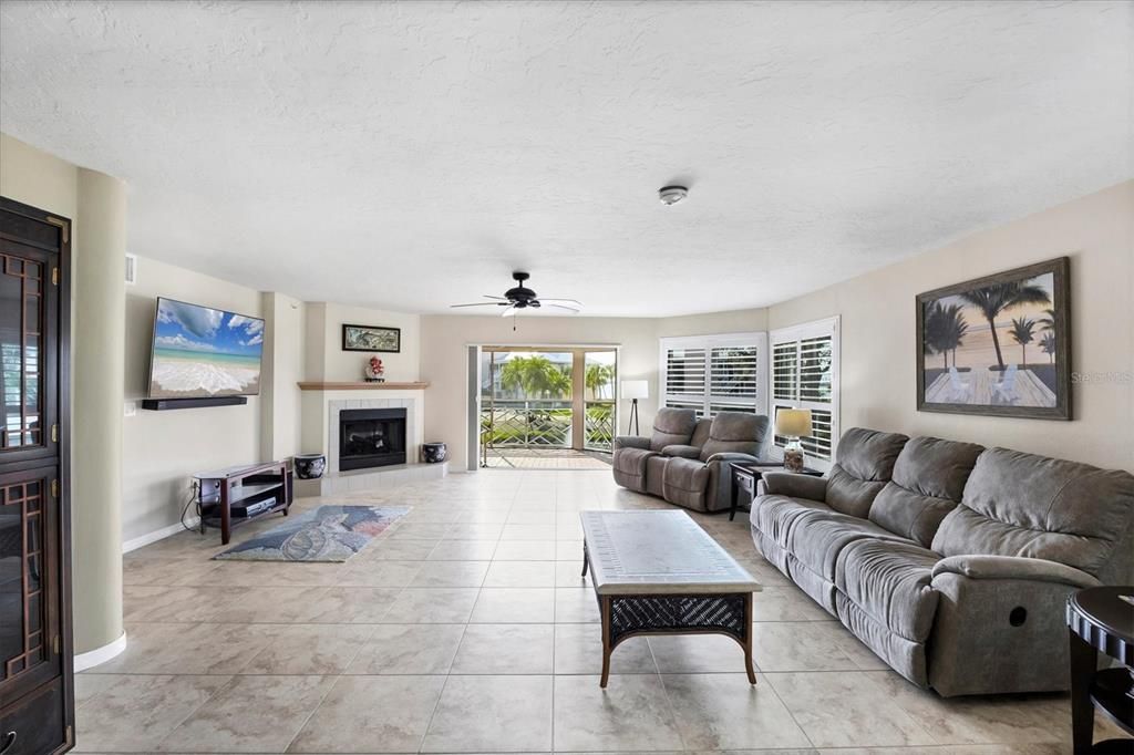 На продажу: $539,900 (2 спален, 2 ванн, 2148 Квадратных фут)