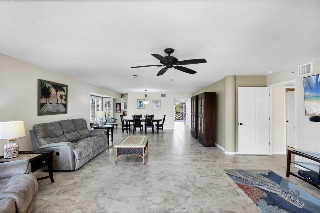 На продажу: $539,900 (2 спален, 2 ванн, 2148 Квадратных фут)