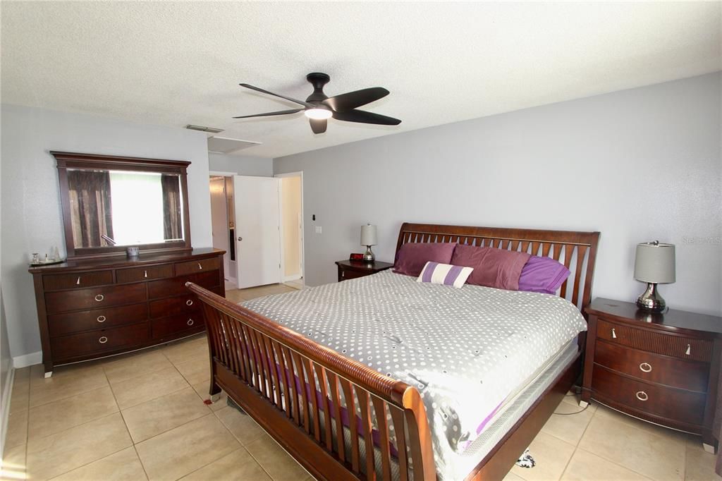 For Sale: $450,000 (4 beds, 2 baths, 1975 Square Feet)