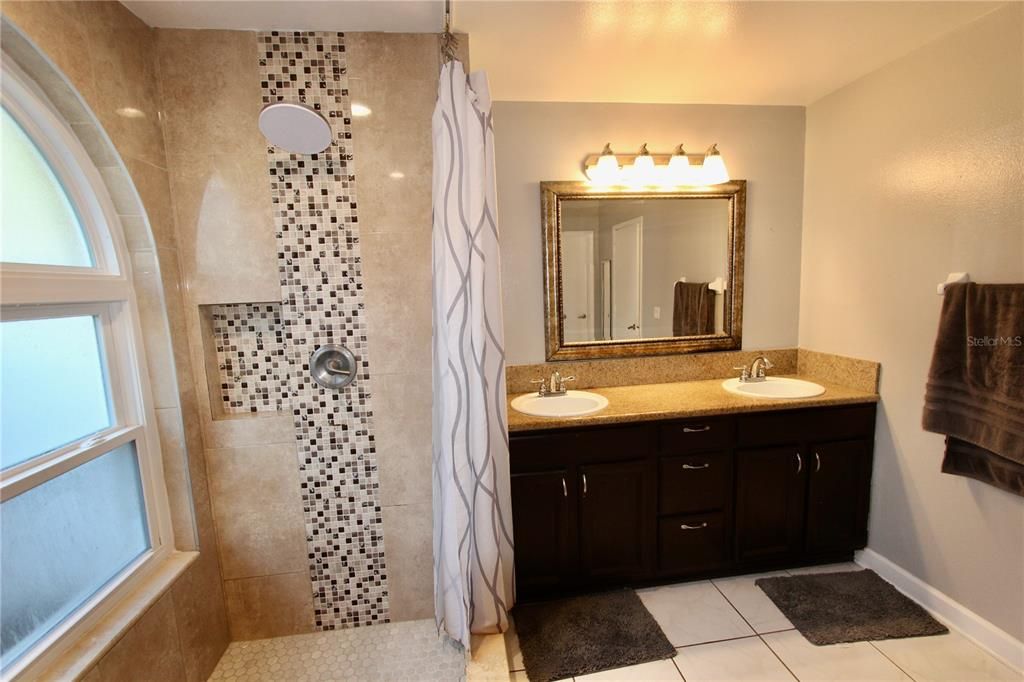 For Sale: $450,000 (4 beds, 2 baths, 1975 Square Feet)