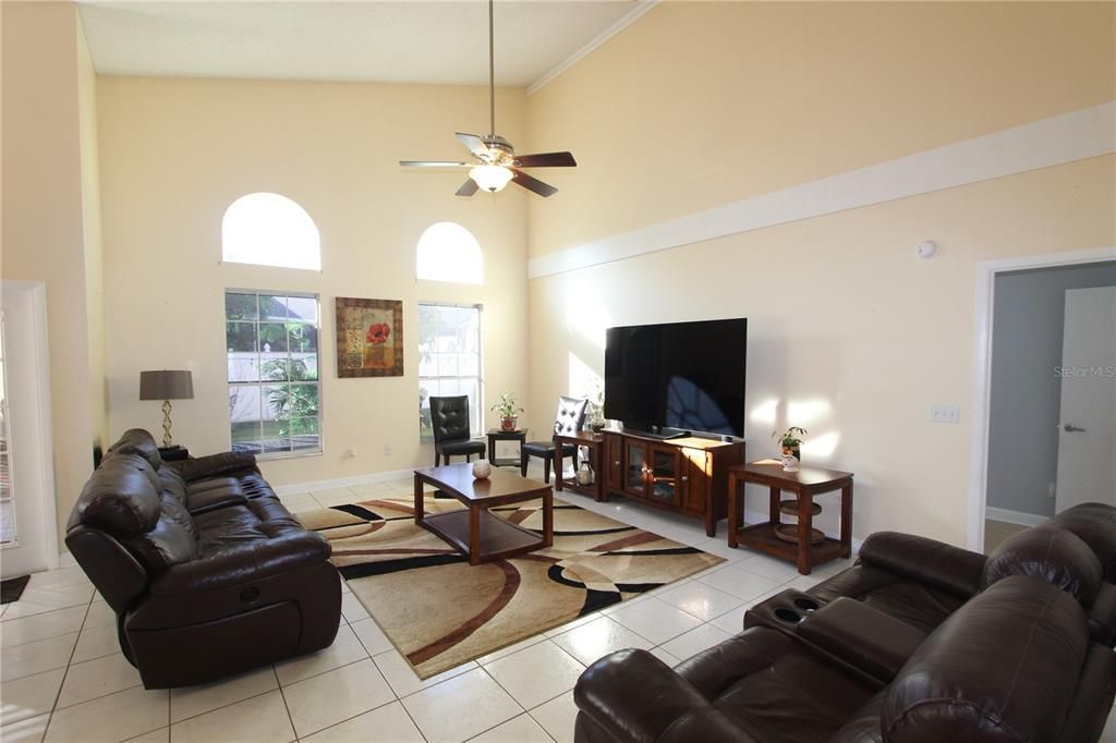 For Sale: $450,000 (4 beds, 2 baths, 1975 Square Feet)