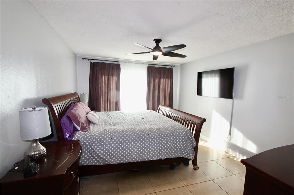 For Sale: $450,000 (4 beds, 2 baths, 1975 Square Feet)