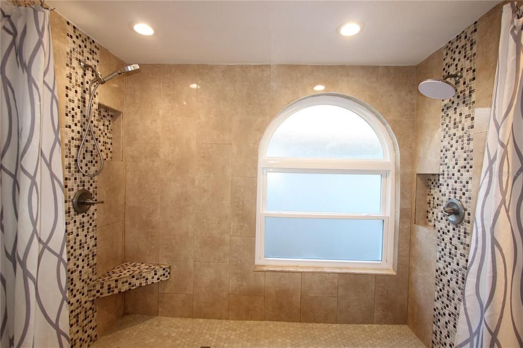 For Sale: $450,000 (4 beds, 2 baths, 1975 Square Feet)