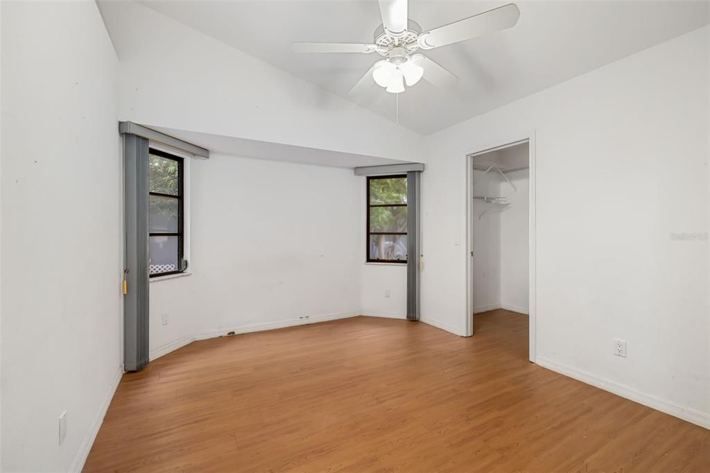 合同活跃: $198,000 (3 贝兹, 2 浴室, 1572 平方英尺)