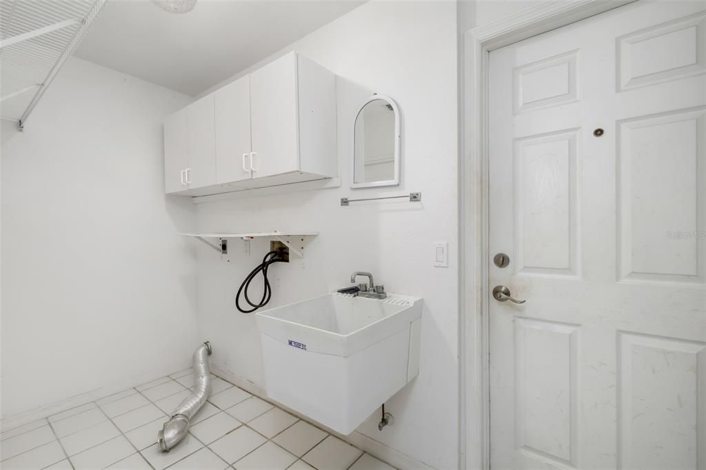 合同活跃: $198,000 (3 贝兹, 2 浴室, 1572 平方英尺)