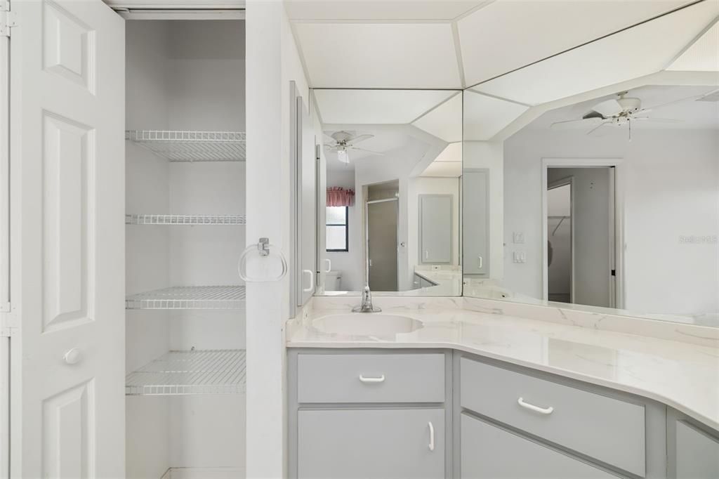 合同活跃: $198,000 (3 贝兹, 2 浴室, 1572 平方英尺)