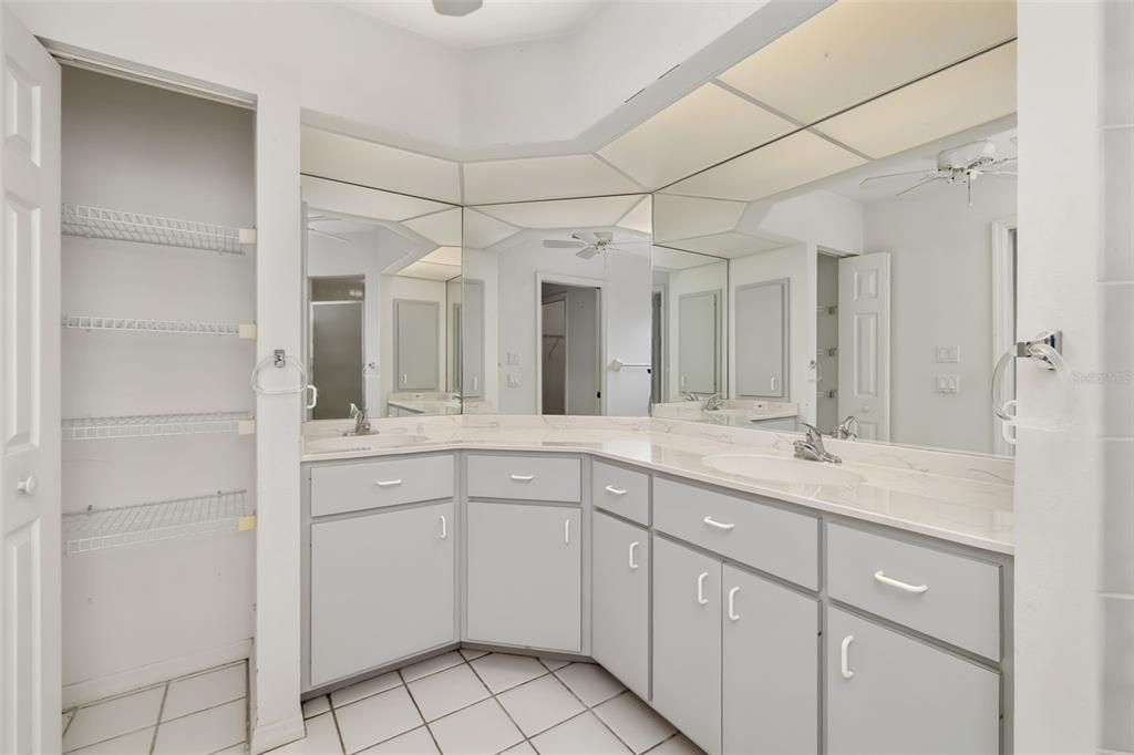 合同活跃: $198,000 (3 贝兹, 2 浴室, 1572 平方英尺)