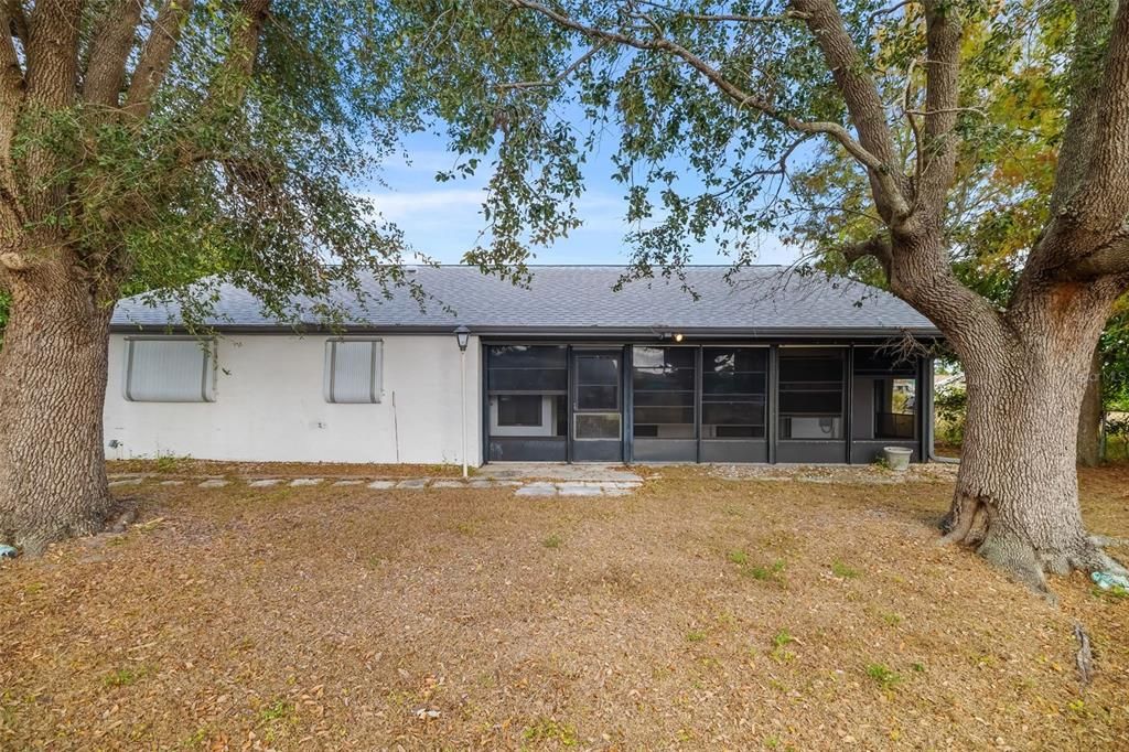 合同活跃: $198,000 (3 贝兹, 2 浴室, 1572 平方英尺)