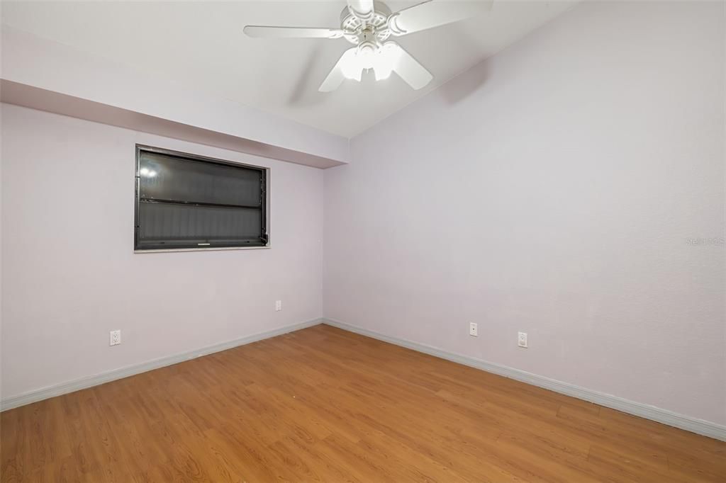 合同活跃: $198,000 (3 贝兹, 2 浴室, 1572 平方英尺)